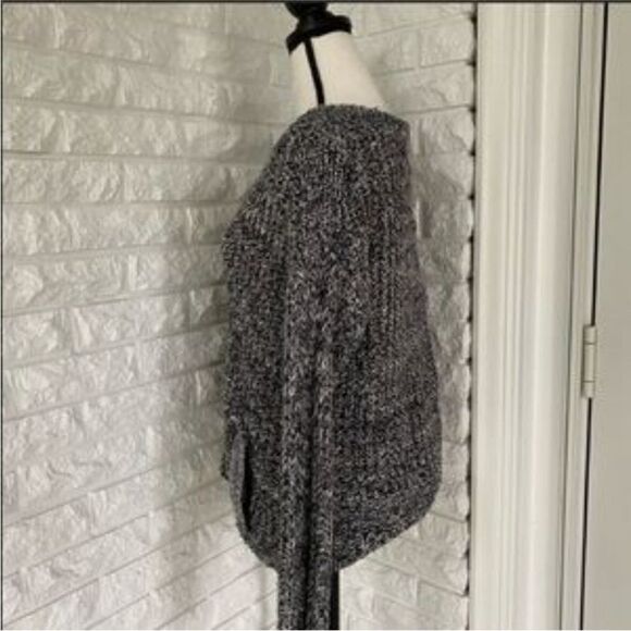 Cardigan - Picture 2 of 4